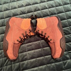 KURU hiking boots. Women’s size 6